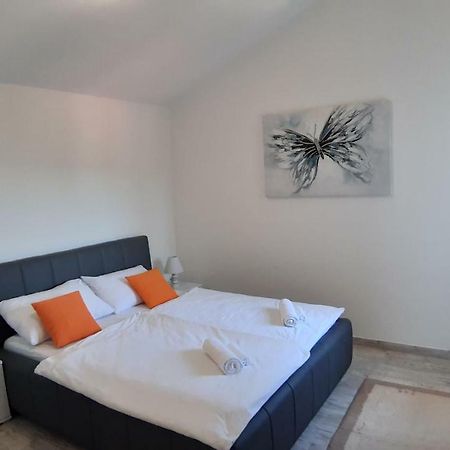 Relax Apartment Starigrad Paklenica Exterior foto
