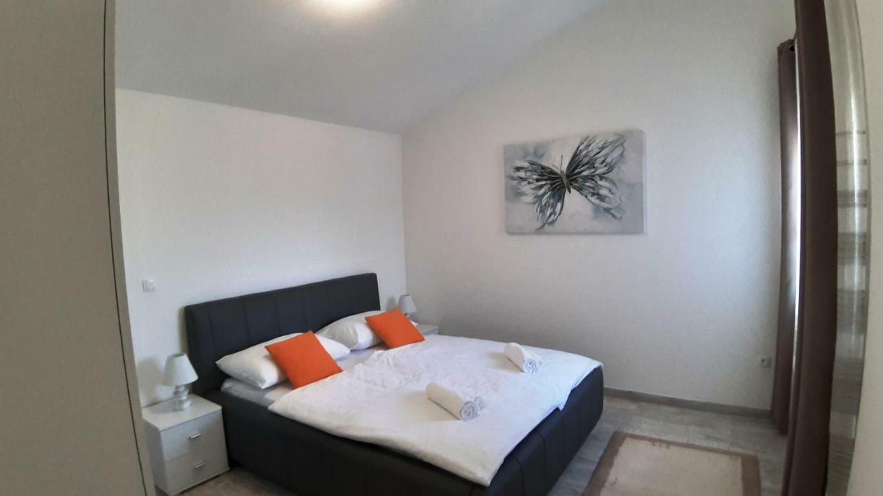 Relax Apartment Starigrad Paklenica Exterior foto