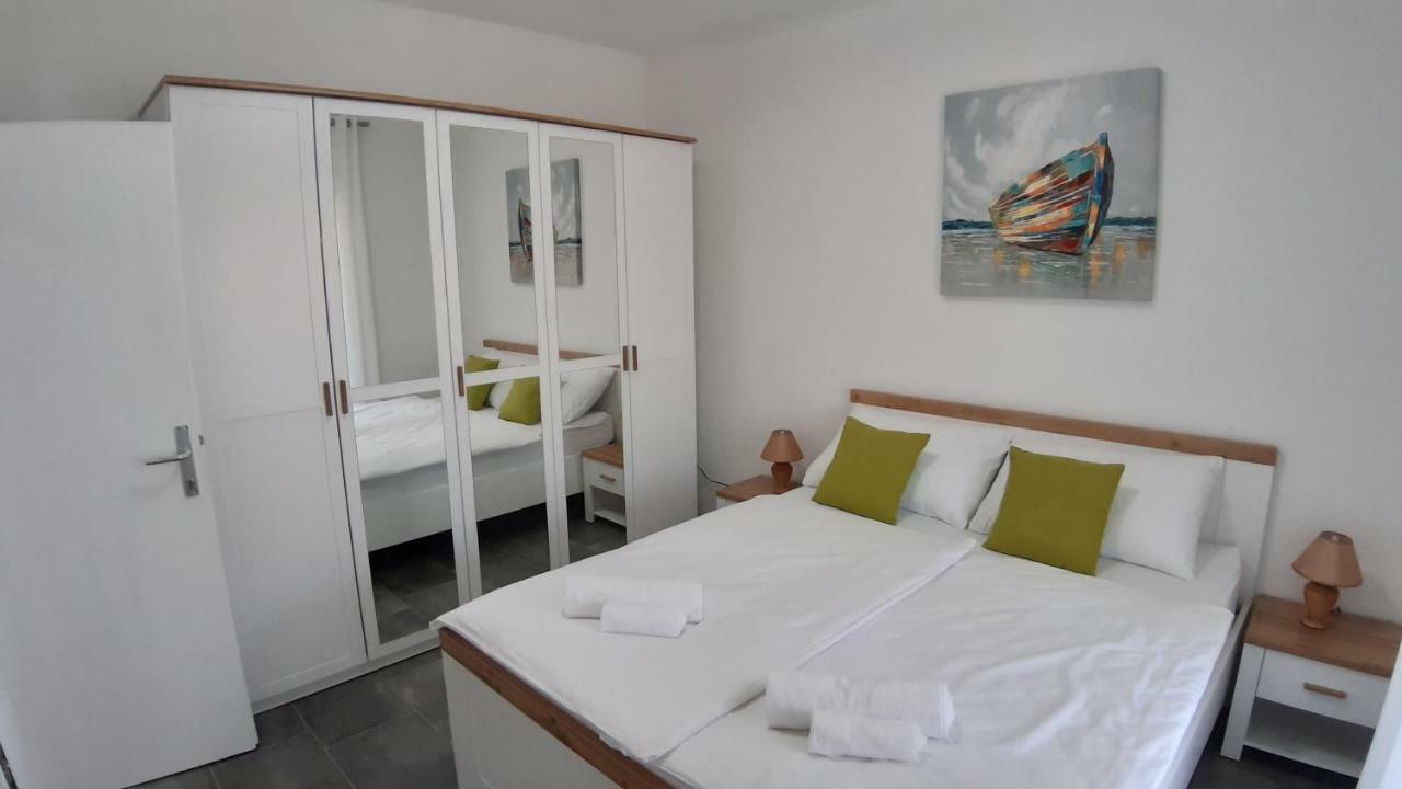 Relax Apartment Starigrad Paklenica Exterior foto