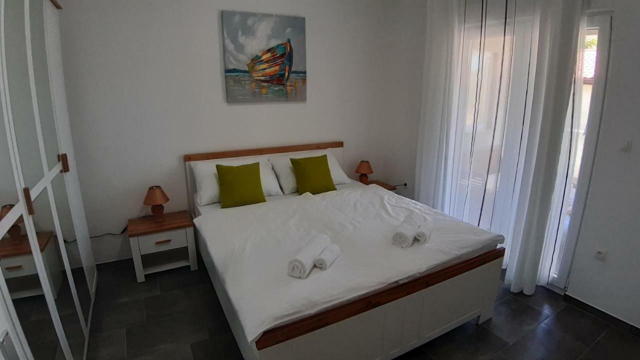 Relax Apartment Starigrad Paklenica Exterior foto